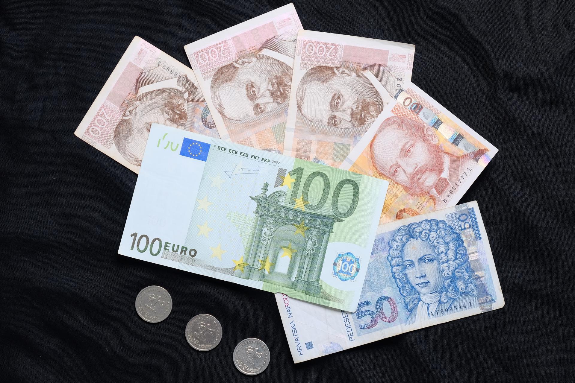 Zadarski Tjednik Do Kraja Godine Mogu a Zamjena Kuna U Eure U Bankama zadarski-tjednik-do-kraja-godine-mogu-a-zamjena-kuna-u-eure-u-bankama